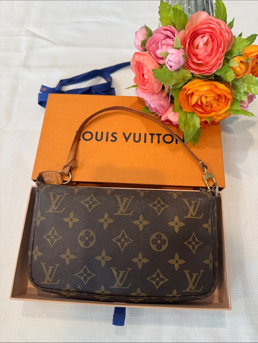 Authentic Louis Vuitton Monogram Pochette - Picture 1 of 12